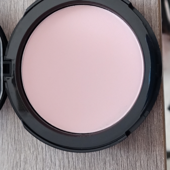 Cosmetics - Picture 2 of 3